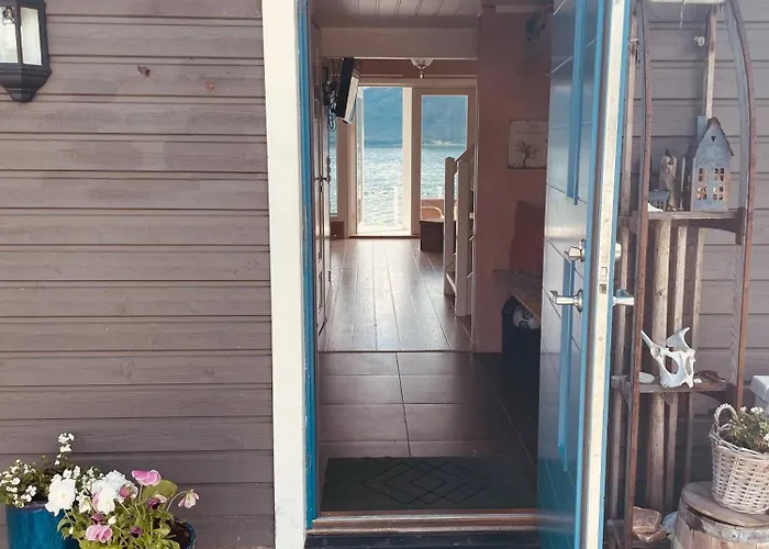 For Rent By The Sea